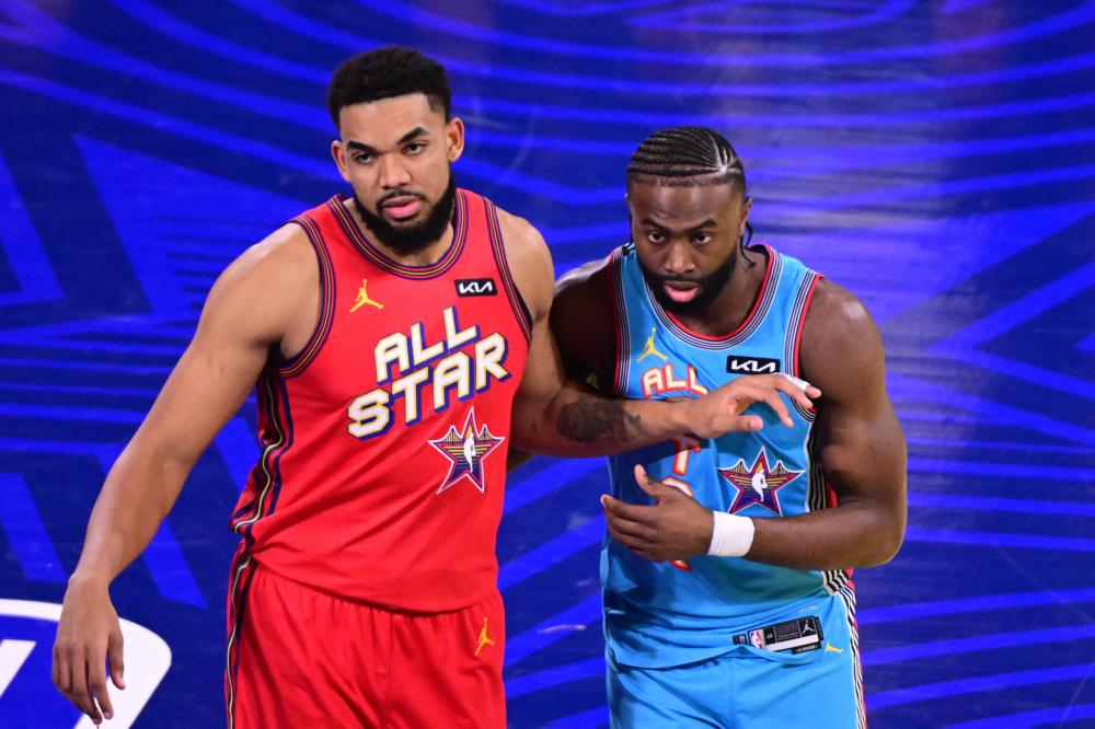 还在进攻端 还在进攻端